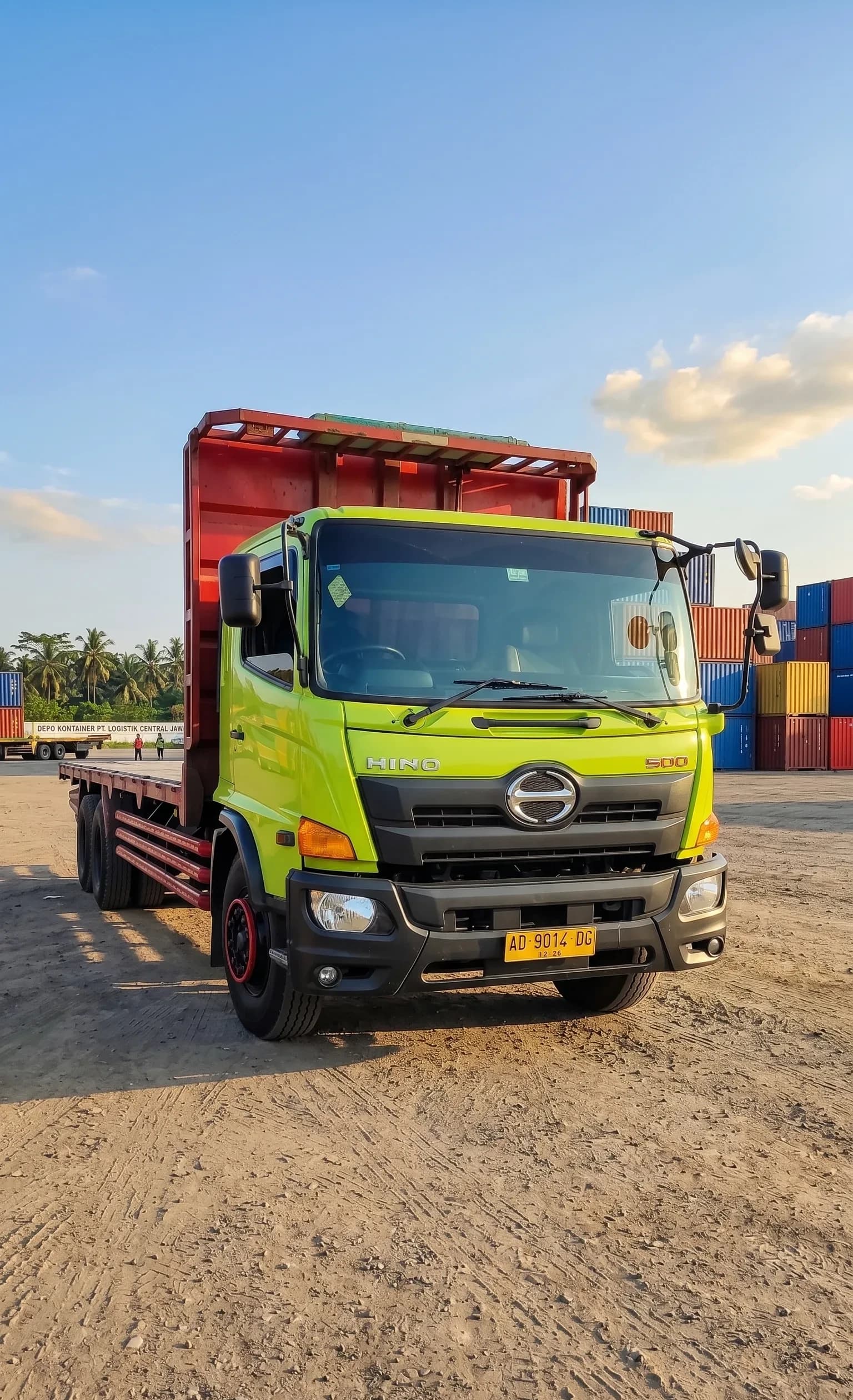 Foto armada truk JBI dalam rasio tinggi