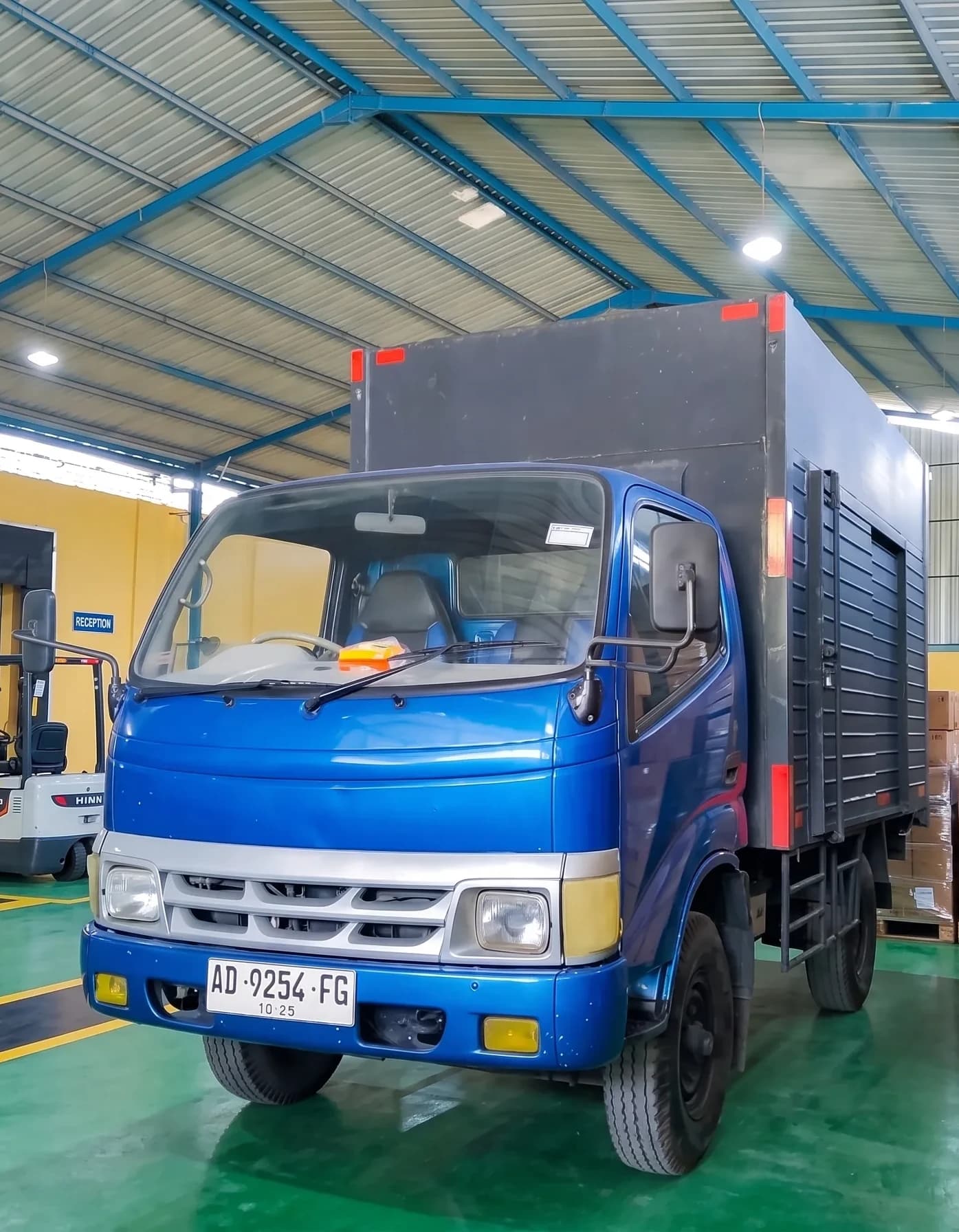 Tim JBI Logistik mengelola pengiriman dan distribusi